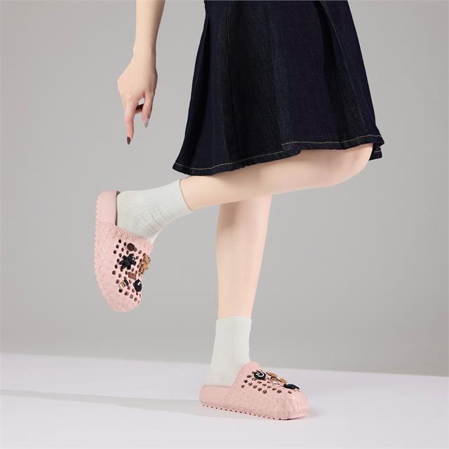 Dép Sục Nữ MWC 8720 - Dép Sục Nữ Dáng Basic Gắn Charm Gấu Bánh, Cà Phê Siêu Cute, Ngọt Ngào.