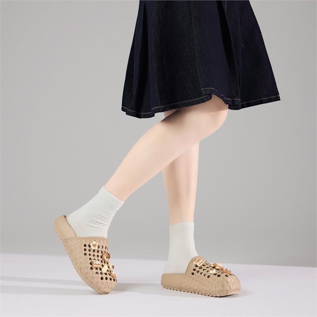 Dép Sục Nữ MWC 8718 - Dép Sục Nữ Dáng Basic Gắn Charm Gấu Hoa, Chữ Nổi, Sinh Động, Dễ Thương.