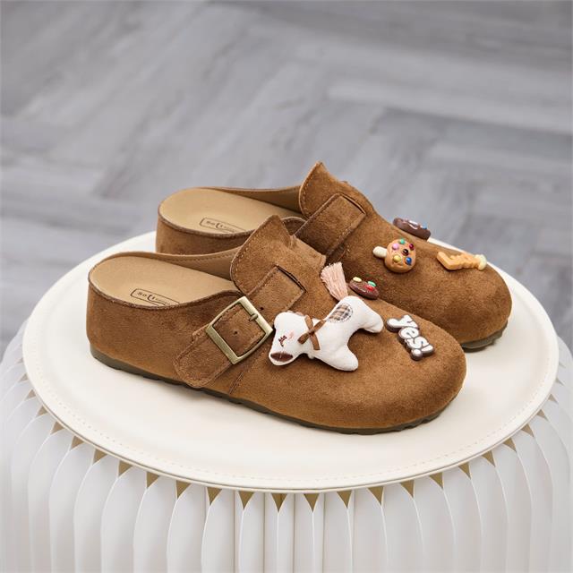 Dép Nữ MWC 8727 - Dép Sục Nữ Quai Ngang Bản Vừa Có Khoá kim Loại, Charm Thú Vải, Chữ Sinh Động.