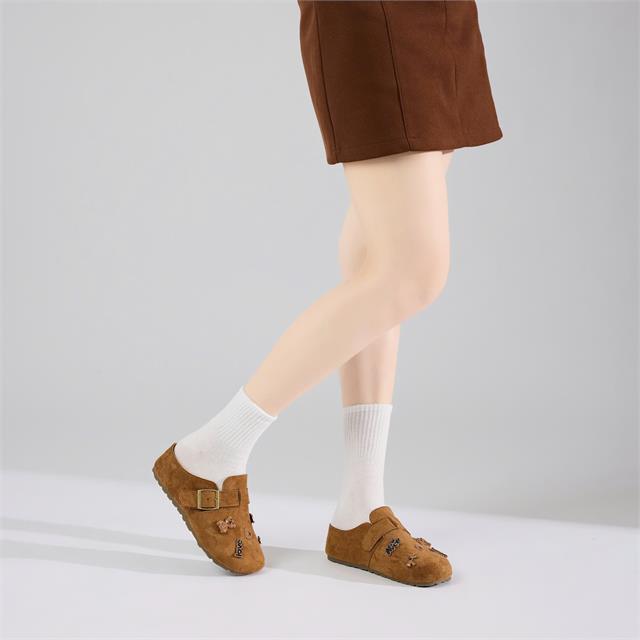 Dép Sục Nữ MWC 8652 - Dép Sục Da Lộn Hở Gót, Mũi Tròn Phối Quai Ngang Có Khoá Gài Kim Loại Chắc Chắn, Trẻ Trung, Năng Động.