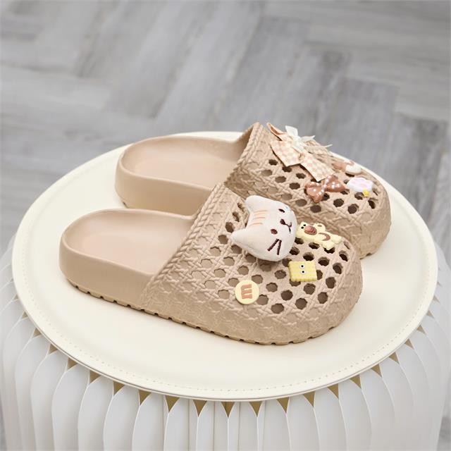 Dép Sục Nữ MWC 8739 - Dép Sục Nữ Dáng Basic Gắn Charm Mèo Bông, Nơ Lụa Mềm Mại, Xinh Xắn, Thời Trang.