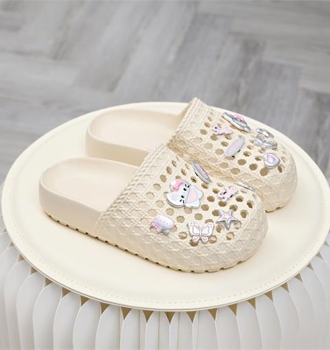  Dép Sục Nữ MWC 8733 - Dép Sục Nữ Dáng Basic Gắn Charm Mèo Nơ, Bướm, Sao, Xinh Xắn, Trẻ Trung, Năng Động.