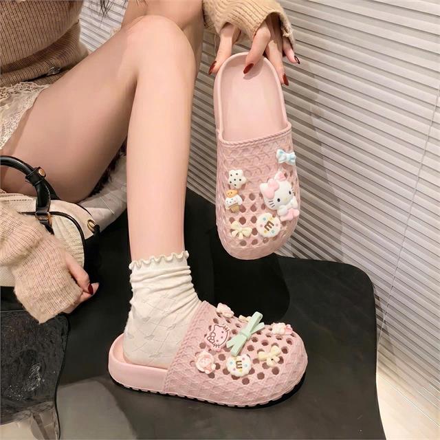 Dép Sục Nữ MWC 8845 - Dép Lưới Hồng Phối Charm Hello Kitty Mềm Nhẹ, Thoáng Khí Phong Cách Hàn.