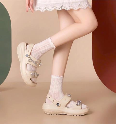  Dép Nữ MWC 8689 - Dép Sandal Nữ Đế Đúc, Hai Quai Ngang Gắn Charm Tim Nơ Dễ Thương, Đi Êm, Bền Đẹp.