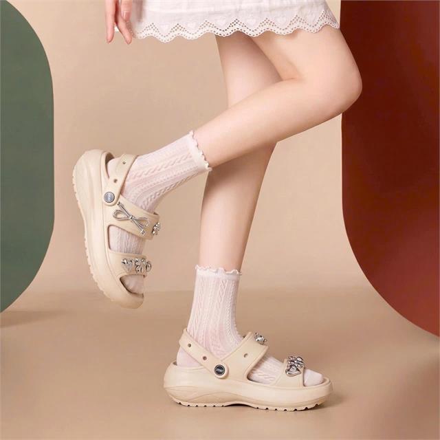  Dép Nữ MWC 8689 - Dép Sandal Nữ Đế Đúc, Hai Quai Ngang Gắn Charm Tim Nơ Dễ Thương, Đi Êm, Bền Đẹp.