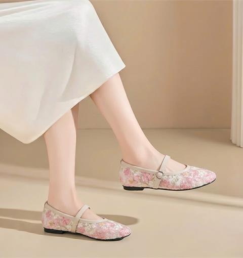 Giày Búp Bê MWC 2371 - Búp Bê Mary Jane Quai Ngang Hoa Nhí, Dịu Dàng, Thanh Lịch, Mang Cực Êm.