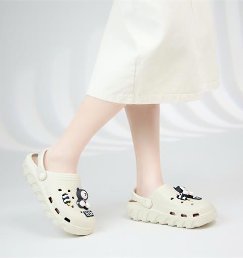 Dép Nữ MWC 8449 - Dép Sandal Cross Nữ Gắn Sticker Hình Gấu Siêu Kute Năng Động, Trẻ Trung, Thời Trang.