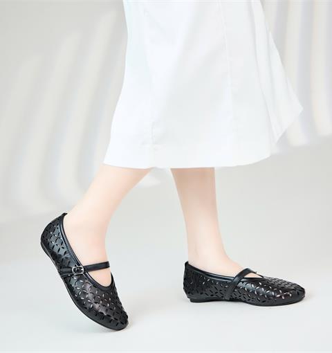 Giày Búp Bê MWC 2321 - Giày Búp Bê Mary Jane Nữ Họa Tiết Hoa Văn Cách Điệu, Đế Bệt Nữ Tính, Thanh Lịch.